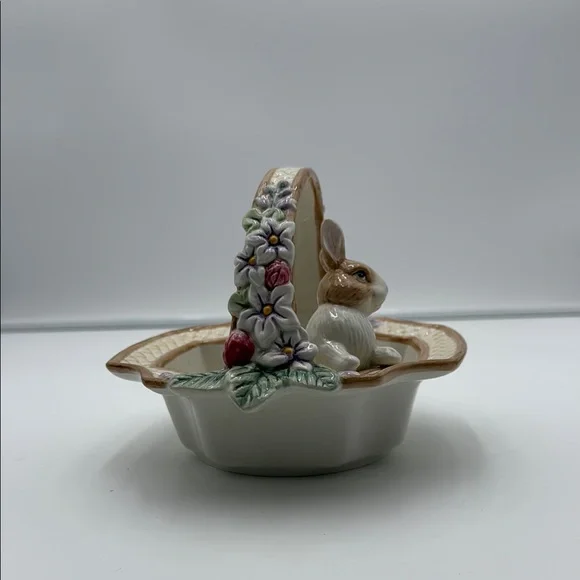 FITZ AND FLOYD ESSENTIALS BOTANICAL BUNNY BASKET WITH HANDLE - Picture 2 of 16